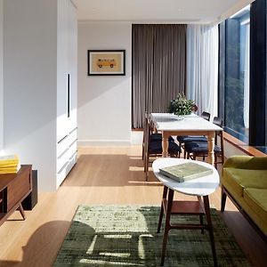 Culinary Master Luxury One-Bedroom Apartment Harbor View Self Prepared Sets & Late Check Out